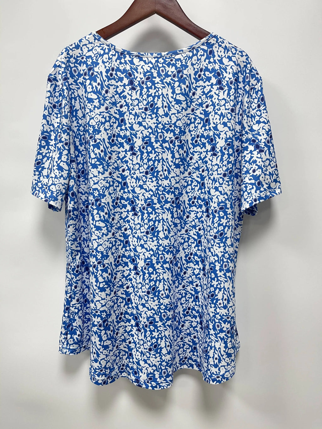 Plus Size Button Print T-Shirt — Spring Summer Short Sleeve Top XL-5XL