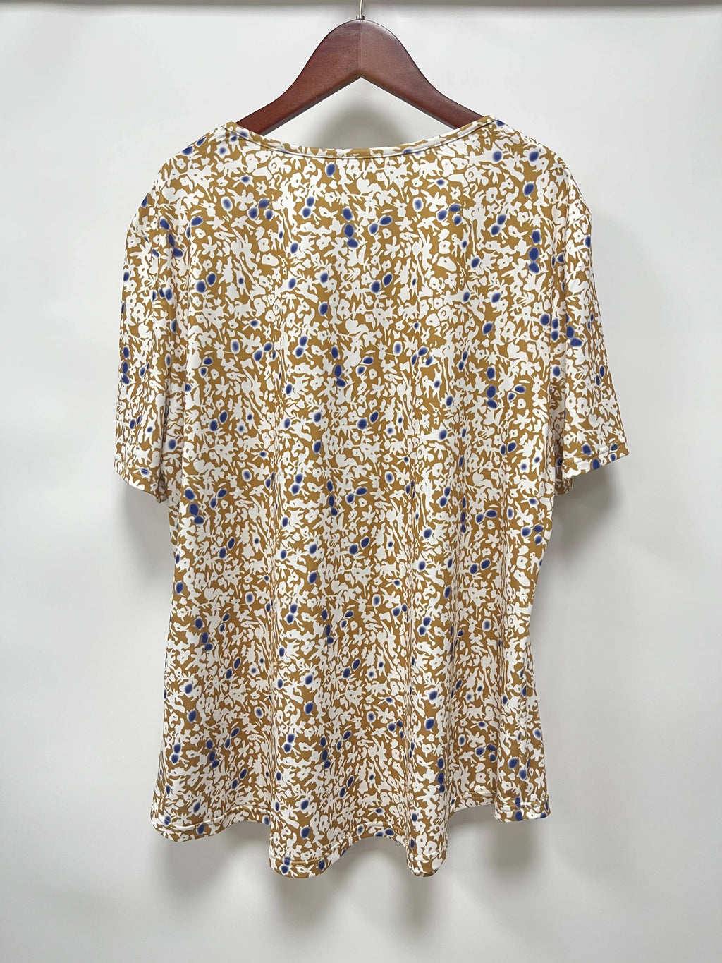 Plus Size Button Print T-Shirt — Spring Summer Short Sleeve Top XL-5XL