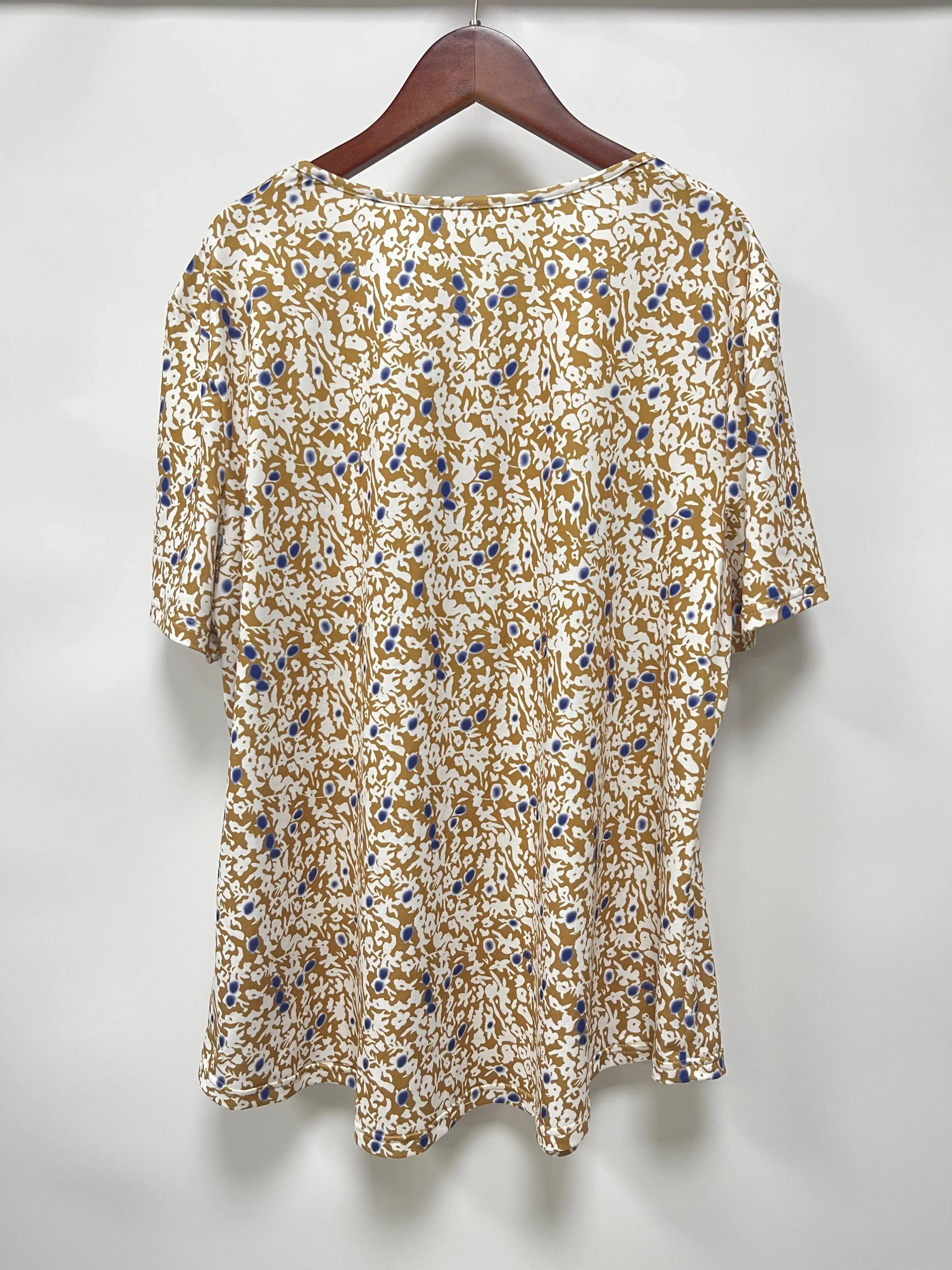 Plus Size Button Print T-Shirt — Spring Summer Short Sleeve Top XL-5XL